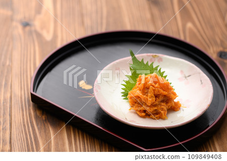 sea urchin jellyfish 109849408