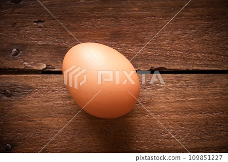 Egg on a rustic wooden board 109851227