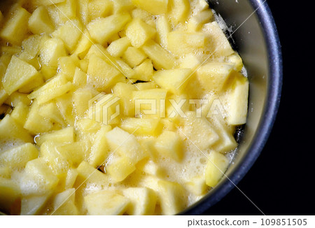 homemade apple jam 109851505