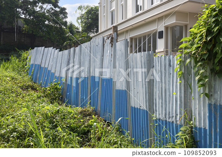 The protective fence on the construction site 109852093