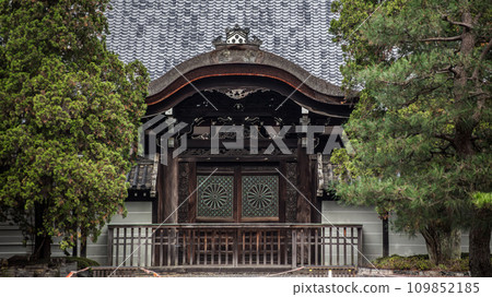 Magnificent antique wood ancient architecture of Japanese temple shrine entrance gate in Kyoto 109852185