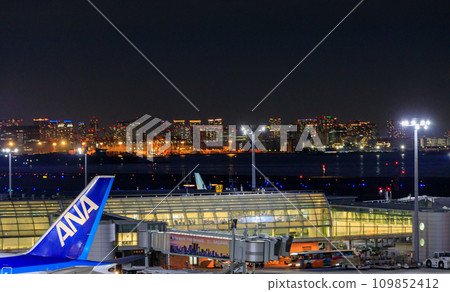 View of Haneda Airport at night as seen from the observation terrace 109852412