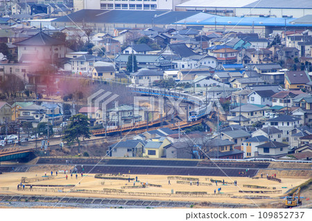 Cityscape seen from Matsuda city with Kawazu cherry blossoms blooming Cityscape seen from Matsuda city with Kawazu cherry blossoms blooming 109852737