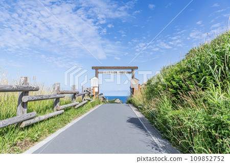 Shakotan Town, Hokkaido, early summer in Hokkaido, a gate that is restricted to women at the entrance to Cape Kamui, a famous tourist attraction 109852752