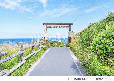 Shakotan Town, Hokkaido Summer Hokkaido Gate at the entrance to Cape Kamui, a famous tourist attraction, where women are not allowed 109852808