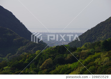 兵庫縣淡路島，從北富士水壩眺望三原平原和播磨海 109853529