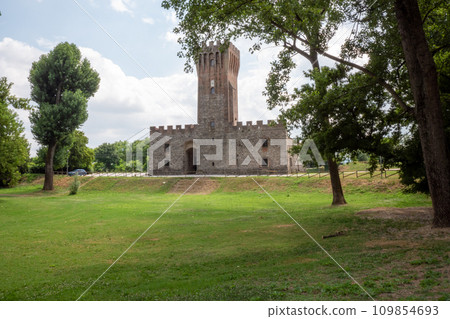 The Castle of San Martino della Vaneza near Padua 109854693
