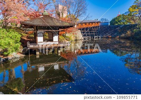 Wakayama City Wakayama Castle's Nishinomaru Garden Tobikyaku and Ohashi Corridor Wakayama City Wakayama Castle's Nishinomaru Garden Tobikyaku and Ohashi Corridor 109855771
