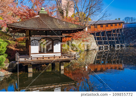 Wakayama City Wakayama Castle's Nishinomaru Garden Tobikyaku and Ohashi Corridor 109855772