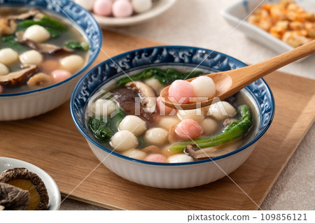 glutinous rice balls winter solstice salty glutinous rice balls red white pink Tang yuan タンユエン 団子 109856121