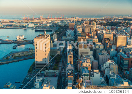 （神奈川縣）橫濱港未來往本町街方向 109856134