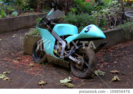 abandoned motorcycle abandoned motorcycle 109856478