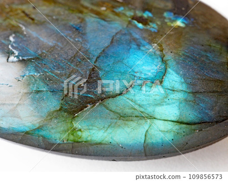 Tumbled labradorite (alorite) 109856573