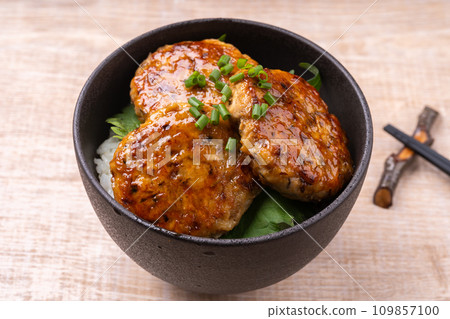 Chicken meatball hamburger bowl 109857100