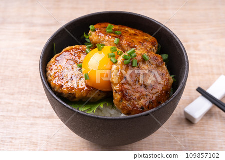 雞肉丸漢堡碗 雞肉丸漢堡碗 109857102