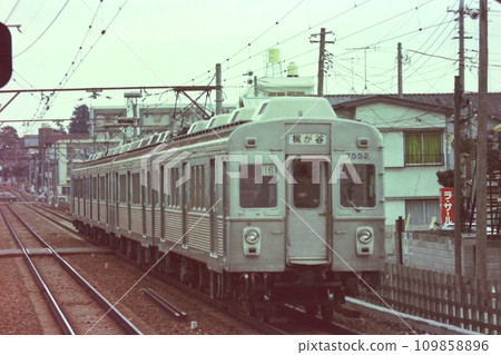 東急 7200 系列 7552-7252-7551-7251,開往梶谷、小山台,1976 年 3 月 20 日 東急 7200 系列 7552-7252-7551-7251,開往梶谷、小山台,1976 年 3 月 20 日 109858896