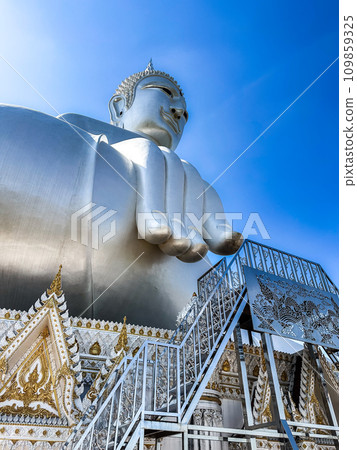 Wat Roi Phra Phutthabat Phu Manorom, Mukdahan, Thailand 109859325
