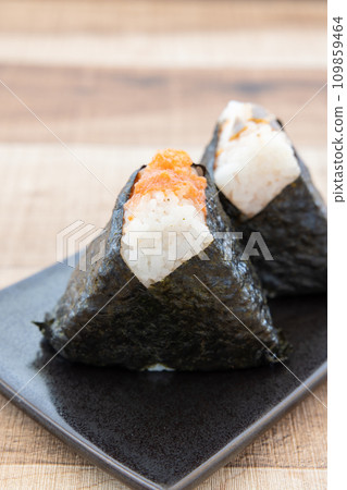 Delicious grilled salmon onigiri and mentaiko onigiri Delicious grilled salmon onigiri and mentaiko onigiri 109859464
