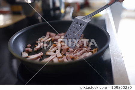 Electrical cookstove and modern kitchen Electrical cookstove and modern kitchen 109860280