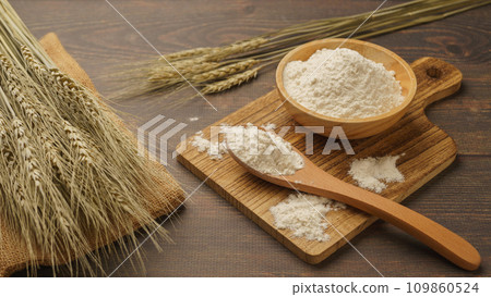 麵粉和麥穗 109860524