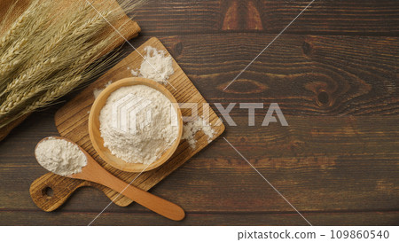 麵粉和麥穗 109860540