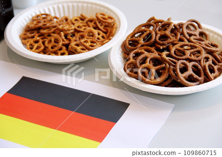 Image material of the German flag and famous pretzel Image material of the German flag and famous pretzel 109860715