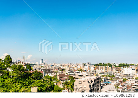 [Kanagawa Prefecture] Bright blue sky and residential area of Yokohama 109861298
