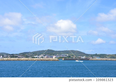 Ferry journey from Aogata Port in Shinkamigoto Town to Ojika Port in Ojika Town, Nagasaki Prefecture 109861323