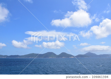 Ferry journey from Aogata Port in Shinkamigoto Town to Ojika Port in Ojika Town, Nagasaki Prefecture 109861394