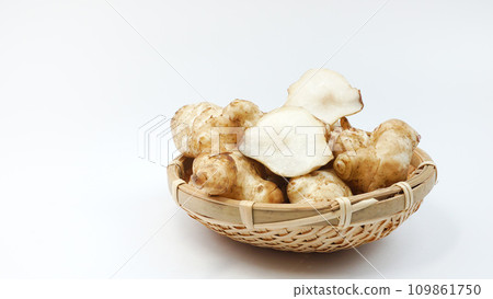 Jerusalem artichoke 109861750