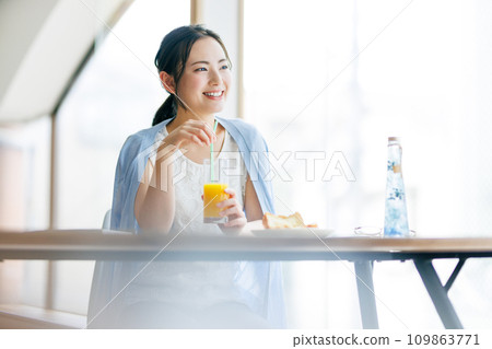 Women who eat Women who eat 109863771