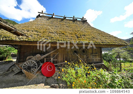 京都美山町「茅吹之裡」 茅草屋頂的古屋 京都美山町「茅吹之裡」 茅草屋頂的古屋 109864543