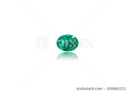 macro stone mineral Emeralds on a white background 109866231