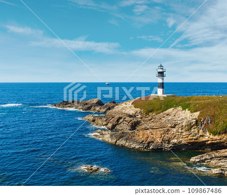 Island Pancha coastline ( Spain). 109867486