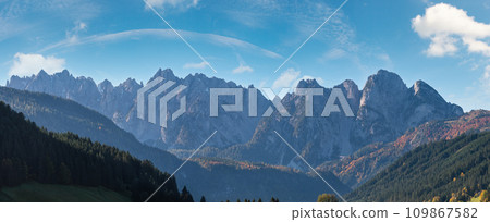 Alps mountain panoramic view from Gosau village outskirts, Austria Alps mountain panoramic view from Gosau village outskirts, Austria 109867582