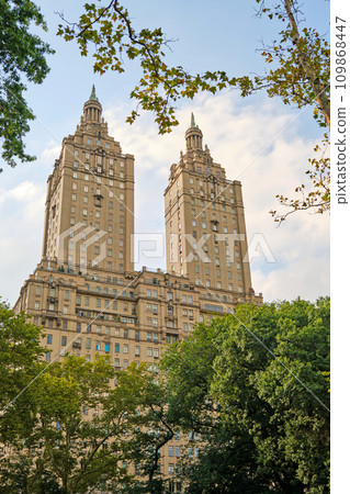 new-york city archtecture in downtown sunny light day 109868447