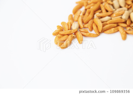 Persimmon seeds white background 109869356