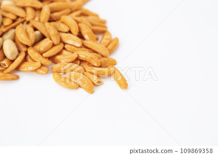 Persimmon seeds white background 109869358