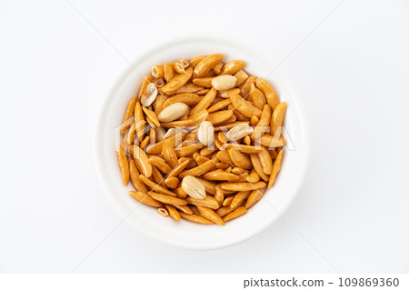 Persimmon seeds white background 109869360