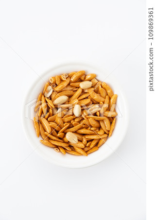 Persimmon seeds white background 109869361