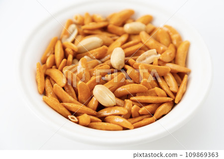 Persimmon seeds white background 109869363