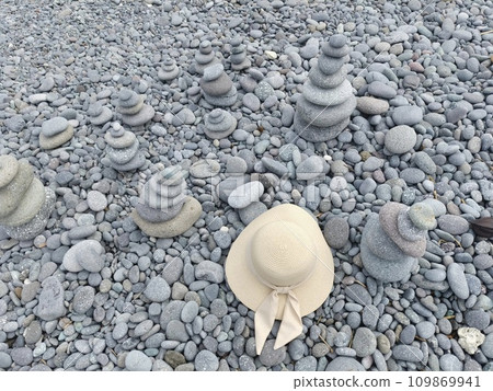 hat on vacation beach hat on vacation beach 109869941