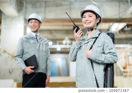 Male and female engineers having a meeting at a construction site 109871367