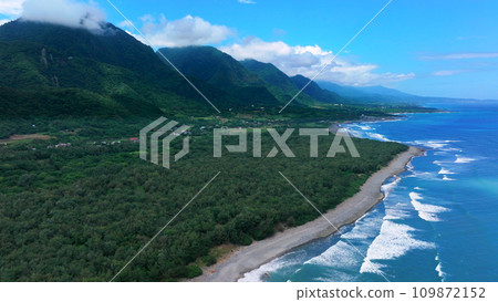 Aerial view of coastline in Taitung, Taiwan. 109872152