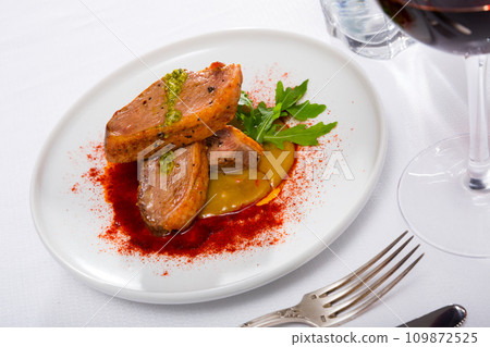 Plate of appetizing duck fillet Plate of appetizing duck fillet 109872525