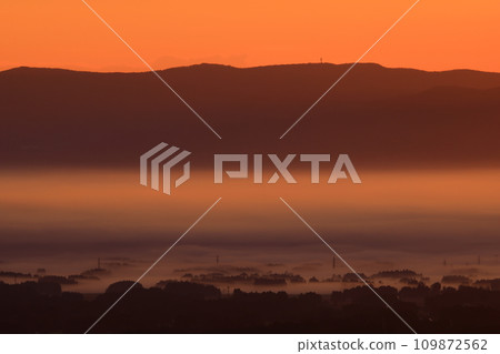 Oshu City, Iwate Prefecture, dawn scenery 109872562