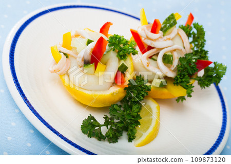 Tasty tropical salad of boiled squids, cucumber and sweet bell pepper 109873120
