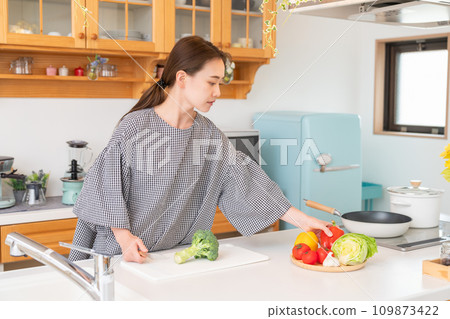Woman cooking 109873422