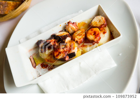 Pulpo a la Gallega Pulpo a la Gallega 109873952