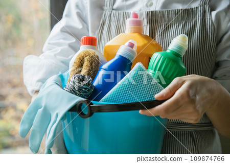 Woman holding cleaning tools in a bucket - cleaning image material Woman holding cleaning tools in a bucket - cleaning image material 109874766